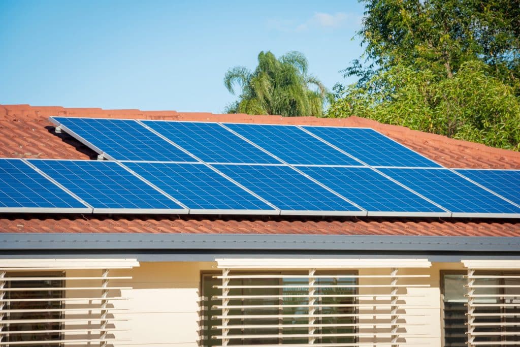 Propriété par Étage : installer panneaux solaires dans une maison