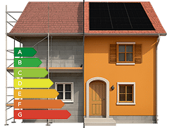 Une maison divisée en deux présente les niveaux d'efficacité énergétique, un côté non fini et l'autre rénové avec des panneaux solaires, une échelle de notation énergétique de A à G et un devis mettant en évidence les coûts de rénovation.